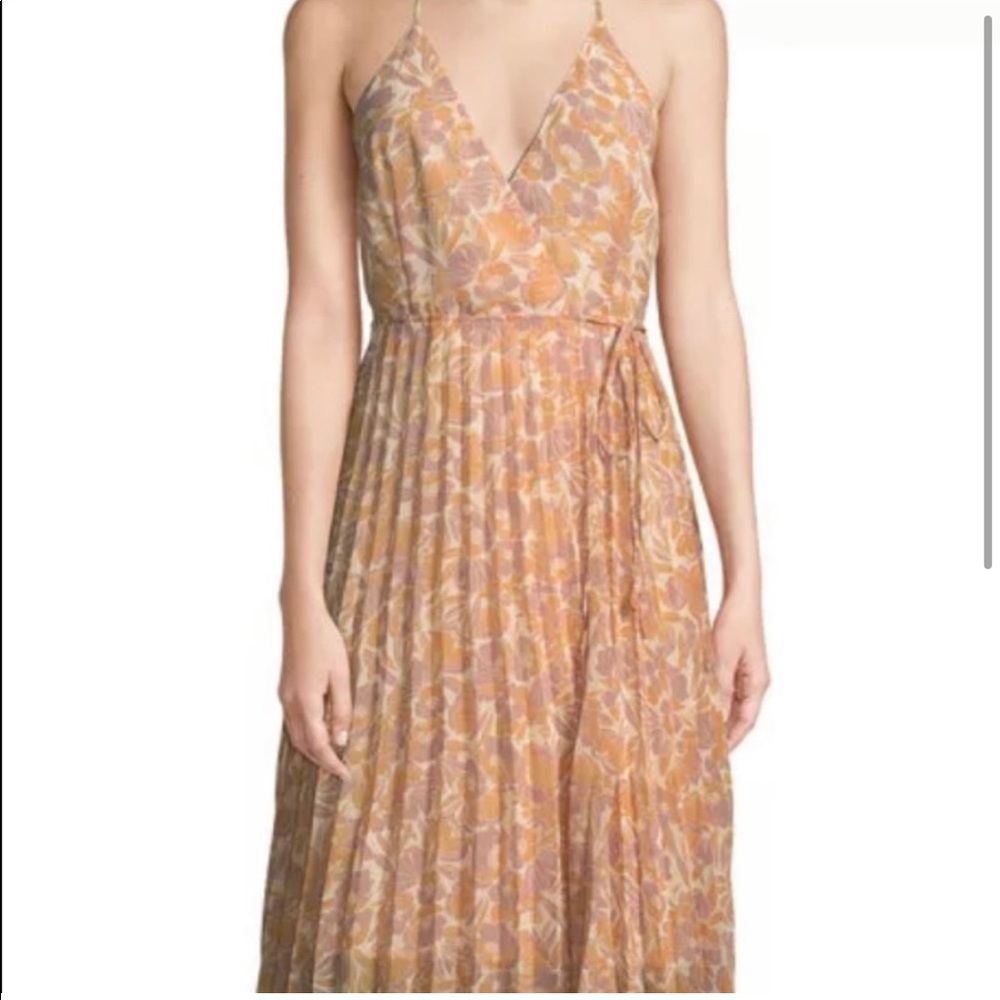 ASTR FLORAL WRAP PLEATED DRESS - Picture 2 of 8